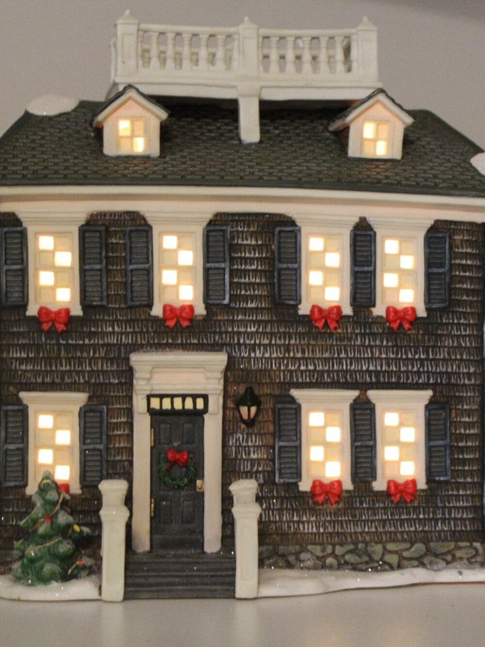 Vintage Heartland Valley Village Deluxe Porcelain Lighted Suburban House Gray